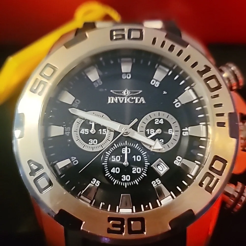 NEW NIB Invicta Pro Diver‎ Mens Model 22340 Men's Watch Quartz 18k Gold 300 Feet